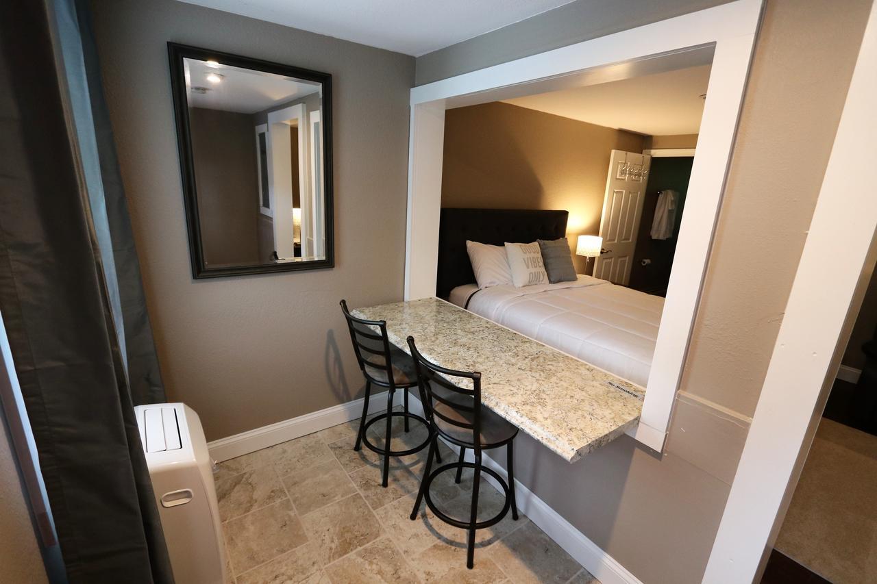 Brimley Motel Suites Εξωτερικό φωτογραφία